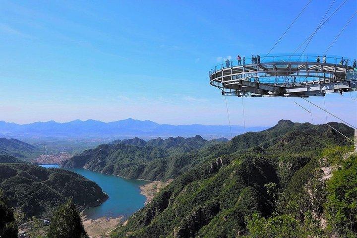 Shilin Gorge und Jingdong Caves Day Trip mit englischsprachigem Fahrer