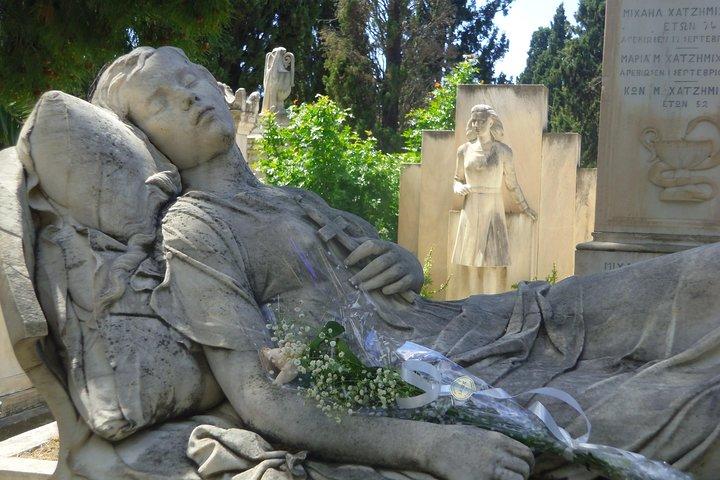 Primo giro a piedi del cimitero di Atene