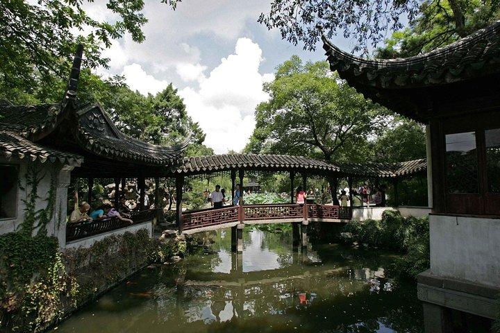 Private Day Tour: Suzhou Incredible Highlights fra Shanghai med bil eller tog