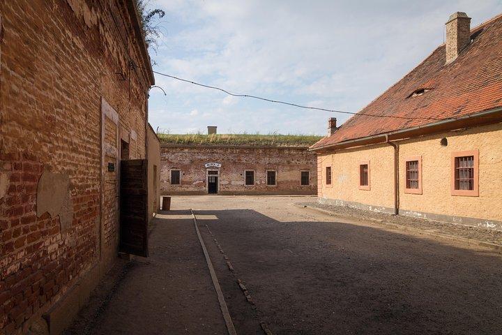Excursion privée d'une demi-journée de Prague au camp de concentration de Terezín