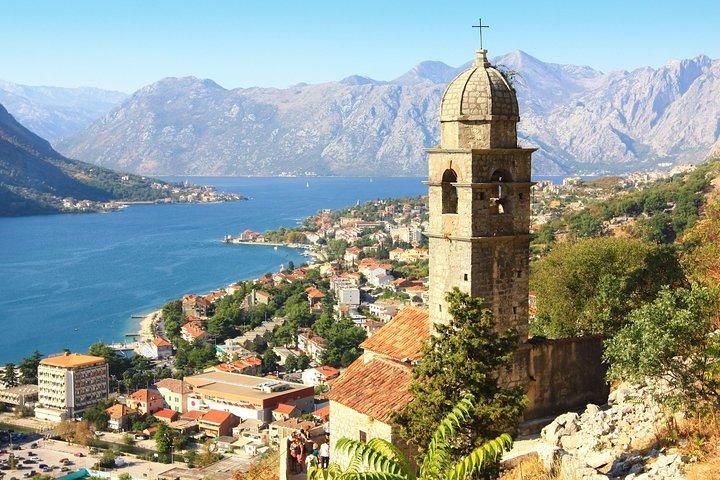 モンテネグロ: ドゥブロブニク英語-エスパニョール発コトル湾日帰り旅行