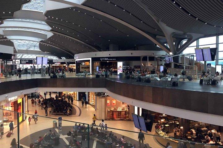 Fiumicino Airport private transfers with luxury Mercedes van