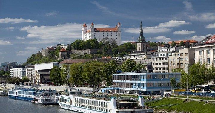 Excursão privada de Budapeste a Bratislava com almoço