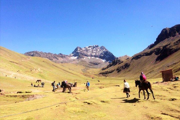 プライベート：Vinicunca 7色Rainbow Mountain全日ハイキングツアー