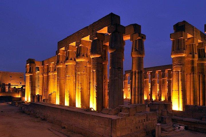 Spectacle son et lumière de Karnak à Louxor