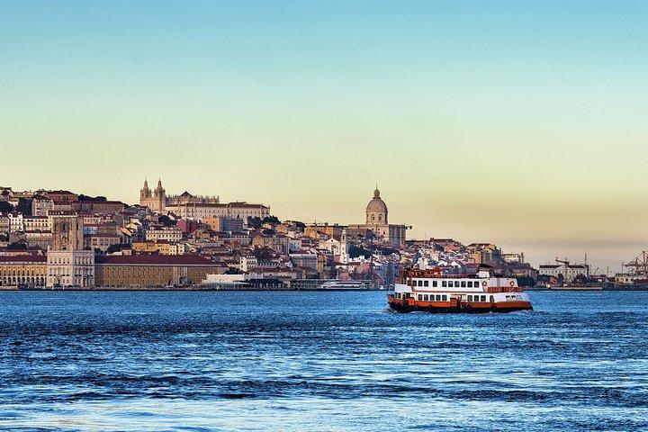 Excursión de dos horas en velero privado en Lisboa