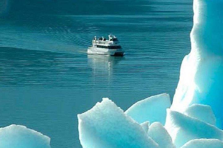 Excursion to Perito Moreno Glacier with boat navigation