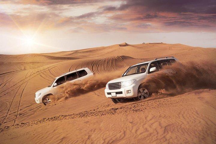 Privé ochtend Desert Dune Bashing, zandboarden, kameelrijden