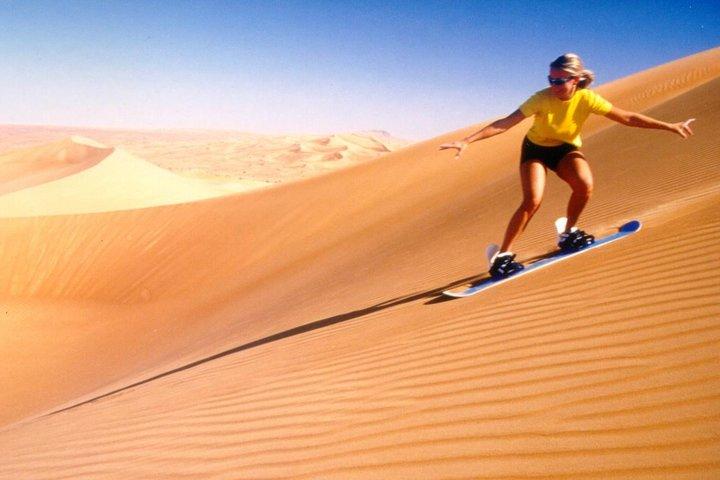 Privé ochtend Desert Dune Bashing, zandboarden, kameelrijden