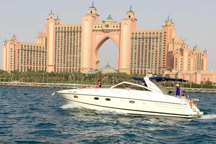 Crociera privata di lusso sull'Everest da Dubai Marina