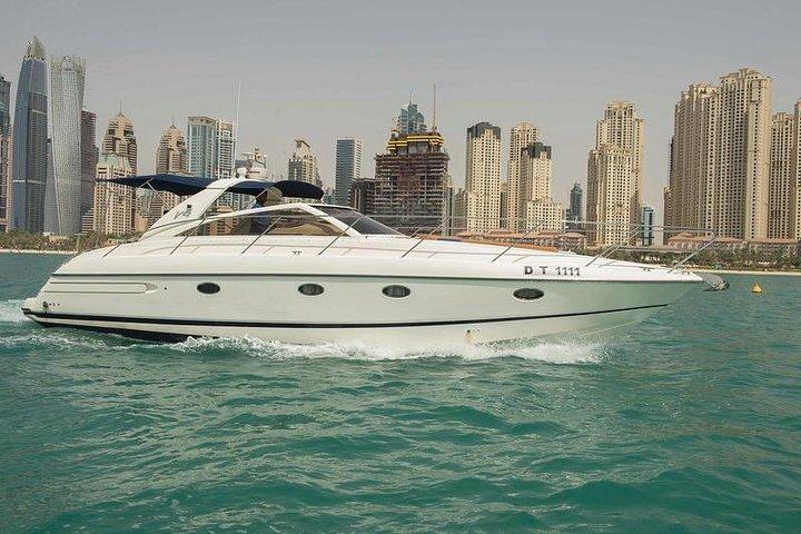 Crociera privata di lusso sull'Everest da Dubai Marina
