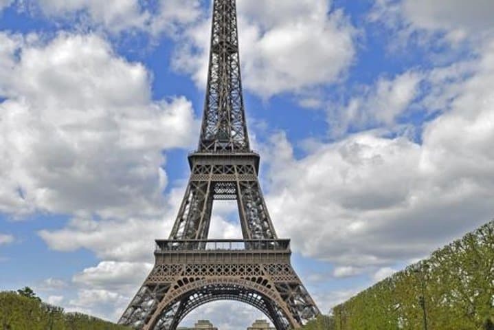 SUV Private Transfer: Charles de Gaulle Airport (CDG) to Paris