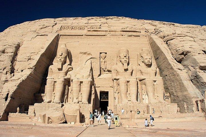 マルサ アラムからアブ シンベルとアスワンへの 2 日間の旅行