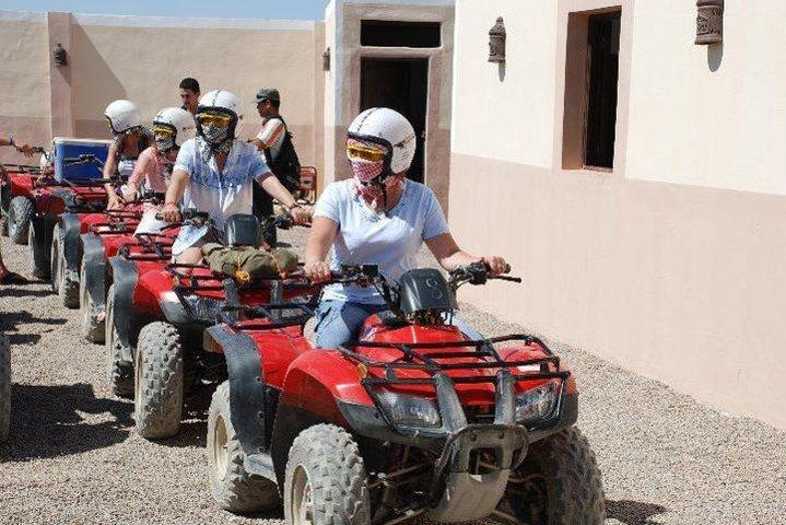 シャルムエルシェイクのクワッドバイクサファリアドベンチャー