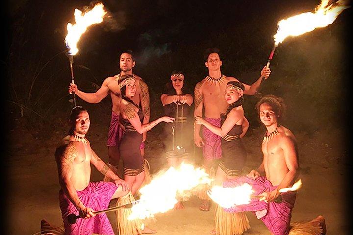 デイトナビーチでのポリネシアン ファイアーとディナー ショーのチケット