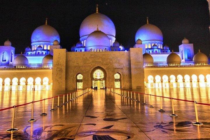 Abu Dhabi Full Day City met bezoek aan de Grote Moskee, Ferrari World Stop