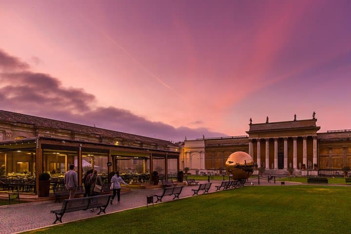 VIP Vatican Breakfast and Guided Tour with Sistine Chapel Access