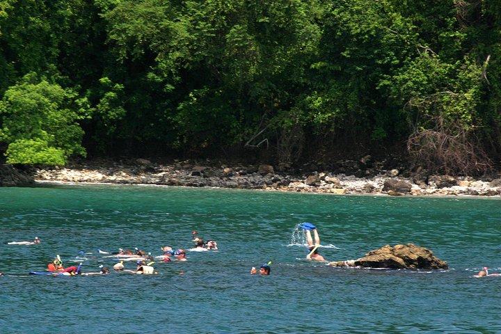 Katamaran-Kreuzfahrt ab Manuel Antonio mit Schnorcheln