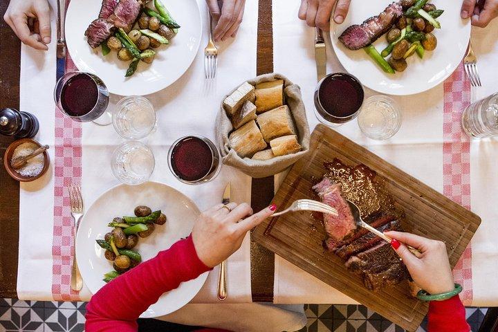 Experiencia culinaria del restaurante Bouchon en Aux Lyonnais por Alain Ducasse