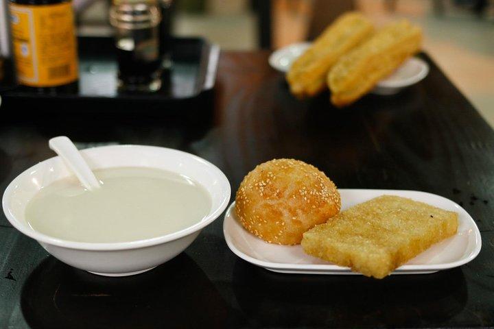 上海の朝食前のフランスのコンセッションのウォーキングツアー