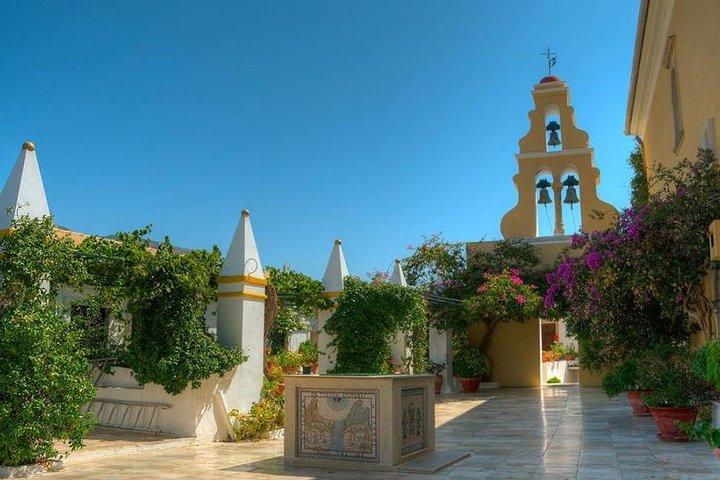 Passeio pela cidade de Paleokastritsa e Corfu