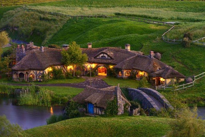 Hobbiton Movie Set Tour di un giorno completamente guidato per piccoli gruppi da Auckland