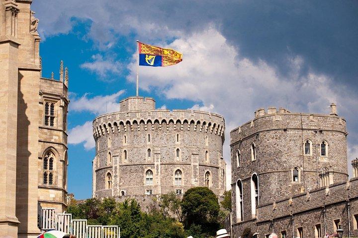 ロンドン発ウィンザー城半日観光