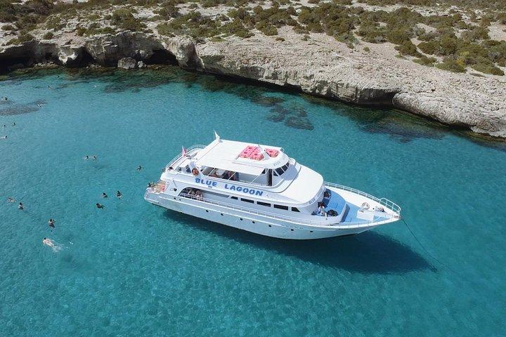 Excursão combinada de jipe e barco de dia inteiro de surf e relva saindo de Paphos