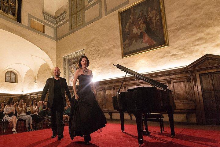 フィレンツェのサンタ・モナカ教会でのイタリア語オペラコンサートチケット