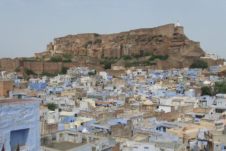 Jodhpur - Mehrangarh à la manière de Sita Cuisinez dans une maison bleue