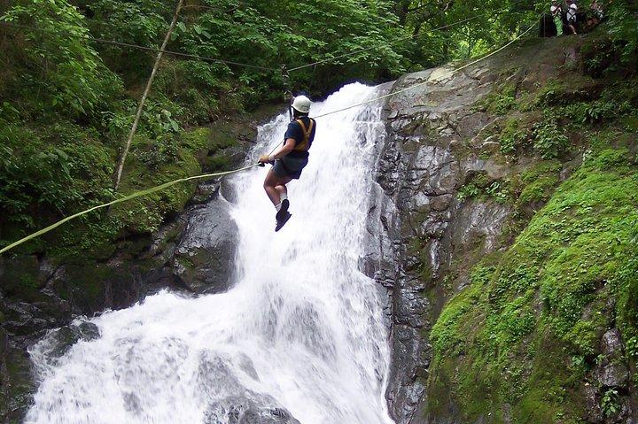 Mega Zipline Tour över 11 vattenfall från Guanacaste