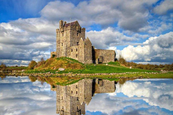 Cliffs of Moher & the Burren Tour ab Galway