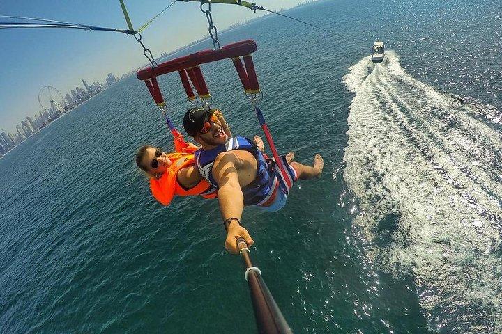 Jumeirah Beach Parasailing Experience i Dubai