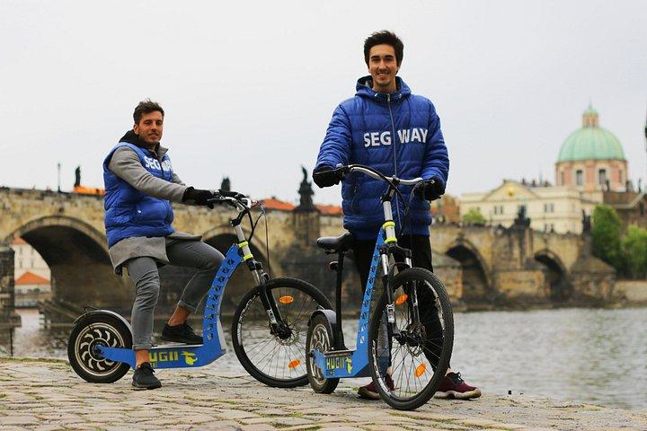 Live-geführte 2-stündige E-Scooter-Tour durch Prag