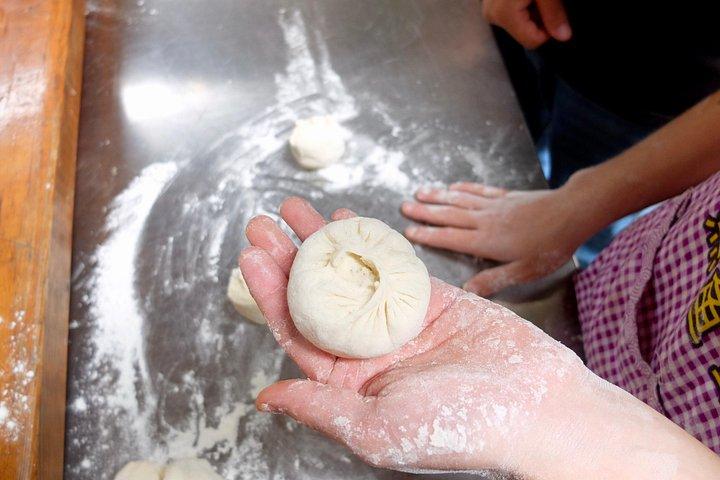 半日蒸し饅頭（バオ）料理教室 地元市場見学付き