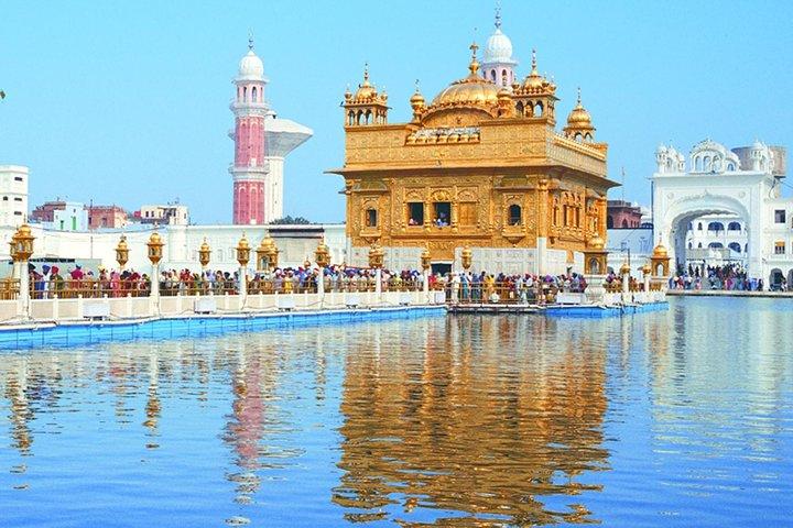 Private Full-day tour of Amritsar: Golden Temple with Gobindgarh Fort & Sadda Pind