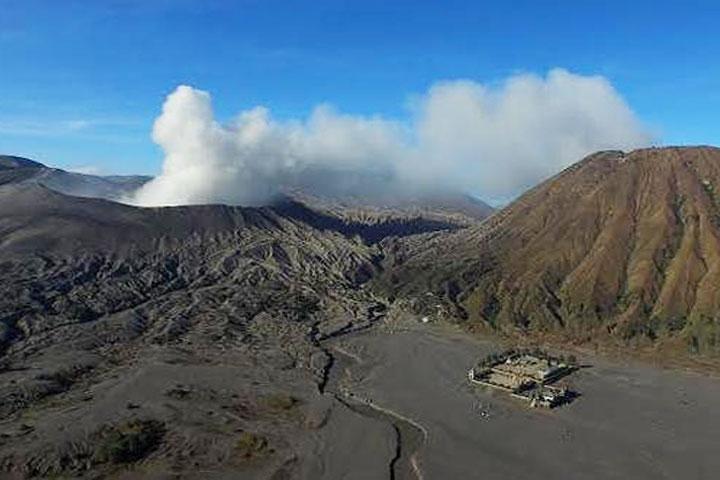 マラン発タンパンを経由しブロモ山で日の出を見る1日ツアー