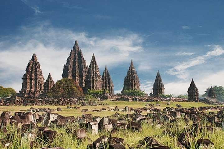 Borobudur & Prambanan en Yogyakarta, tren a Malang, caminata Bromo & Ijen // 4D3N