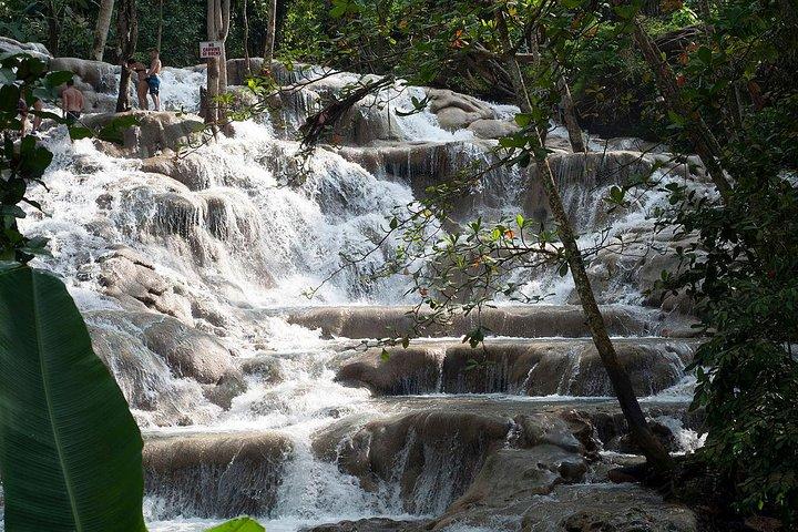 Chuck Norris Secret Falls og Dunns River Falls
