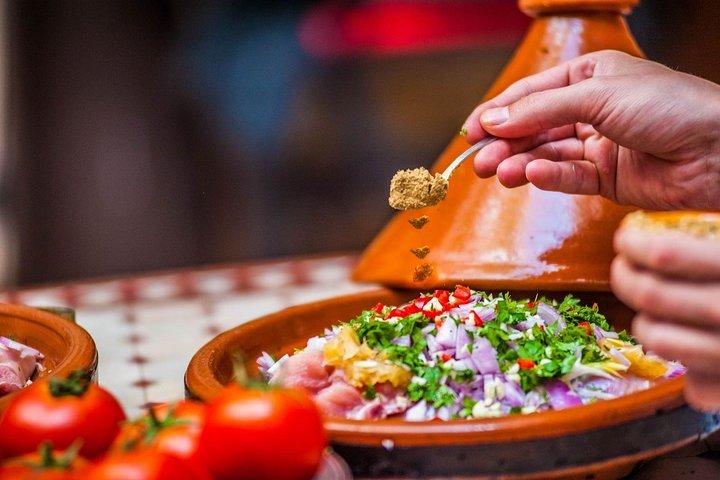 地元シェフと伝統のリアードでタジネ料理教室