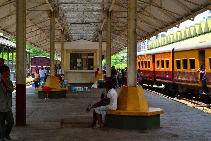 Yangon Train Tour