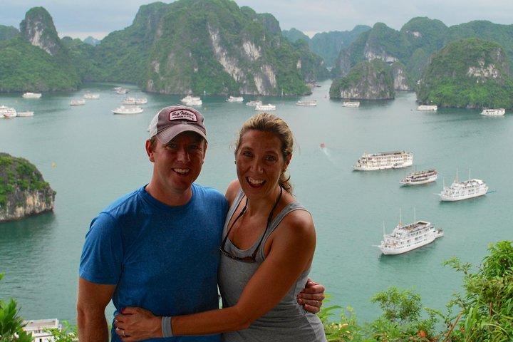 Excursion d'une journée dans la baie d'Halong au départ de Hanoi : Cave Island
