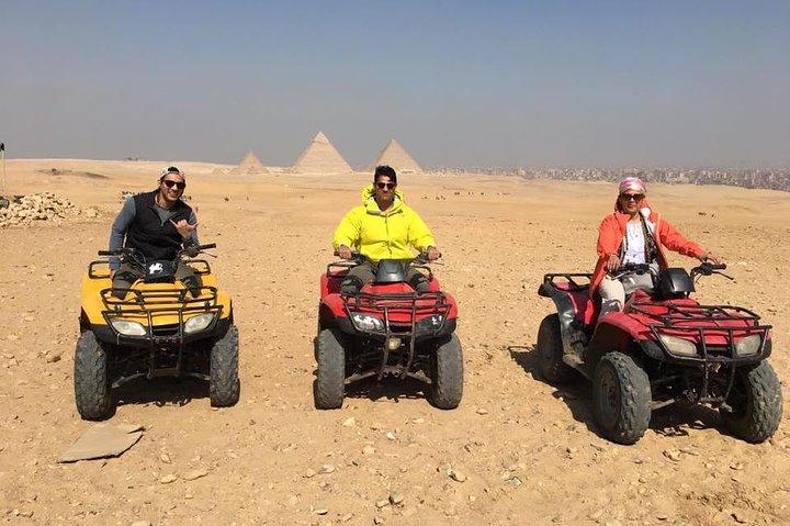 Quad ATV-rit rond Gizeh-piramides Sahara