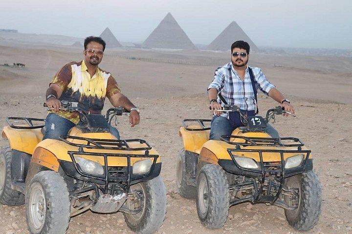 プライベート ツアー クワッド バイク ATV 乗り物とギザでの音と光のショー