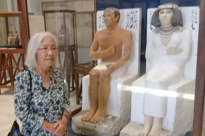 カイロ空港からのギザのピラミッド、エジプト博物館、地元のバザー