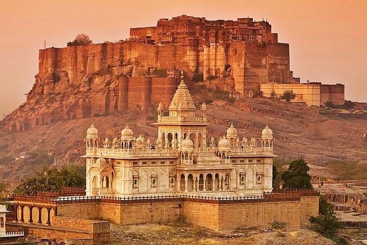 Tour del triangolo del patrimonio privato di 5 giorni Jaipur, Jodhpur, Udaipur.