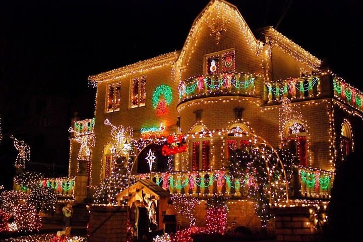 Dyker Heights Christmas Lights and NYC Skyline View Bus Tour