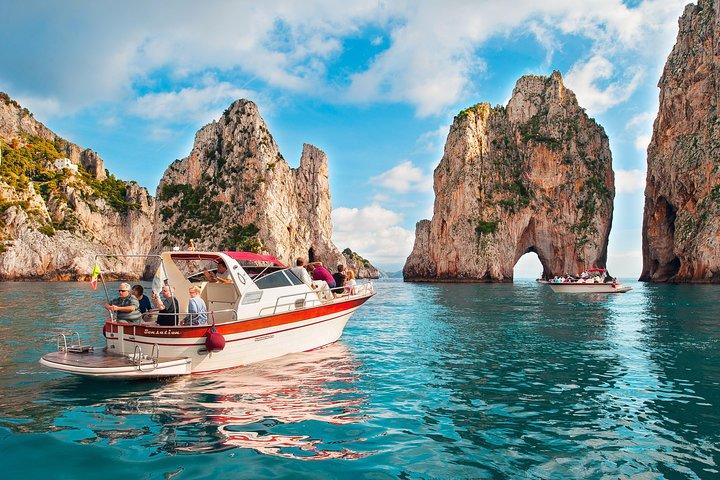 Excursão de barco em grupo pequeno de Sorrento para Capri