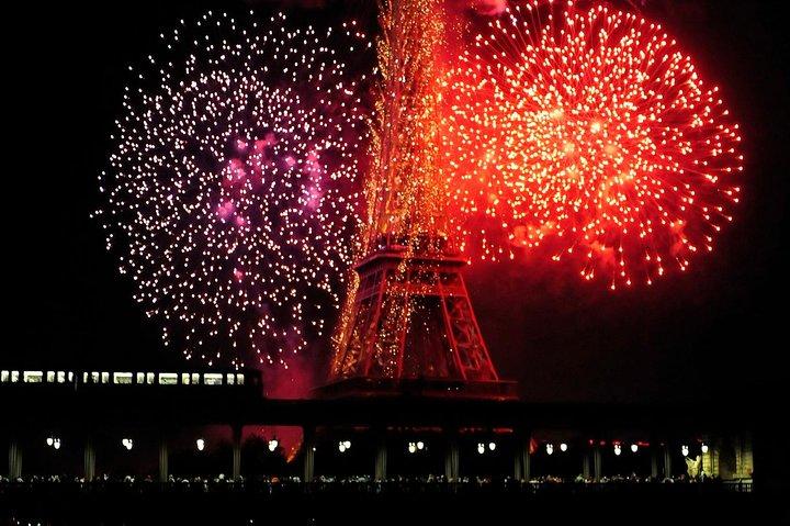 Paris Bastille Day Dinner Cruise med Champagne och Fireworks