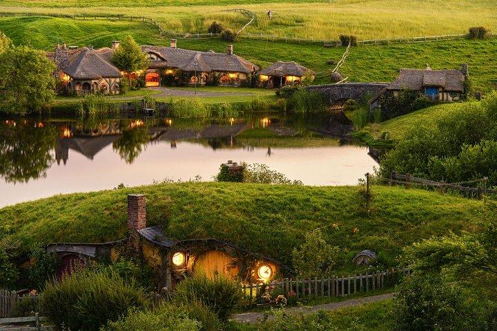 Hobbiton und Waitomo Caves Exklusive Luxustour von Auckland